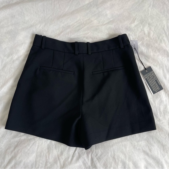 Aritzia Babaton Black Pleated 3” Shorts - Picture 3 of 4